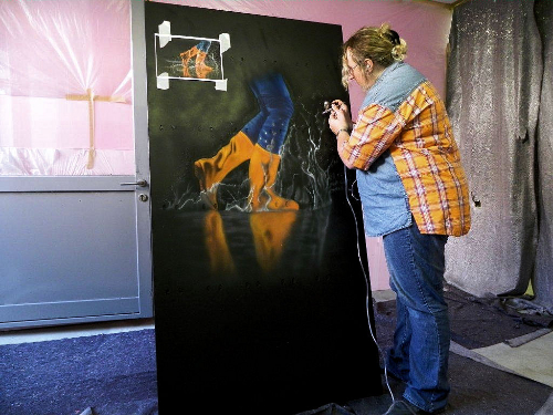 Objektbemalung - Schuhtrockner bei Installationen Beer in Au / Vorarlberg - ART and AIR Vorarlberg Sulzberg Heike Birkenbusch - Bild 24